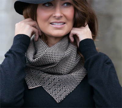 The All Diamonds Cashmere scarf in Black & Camel